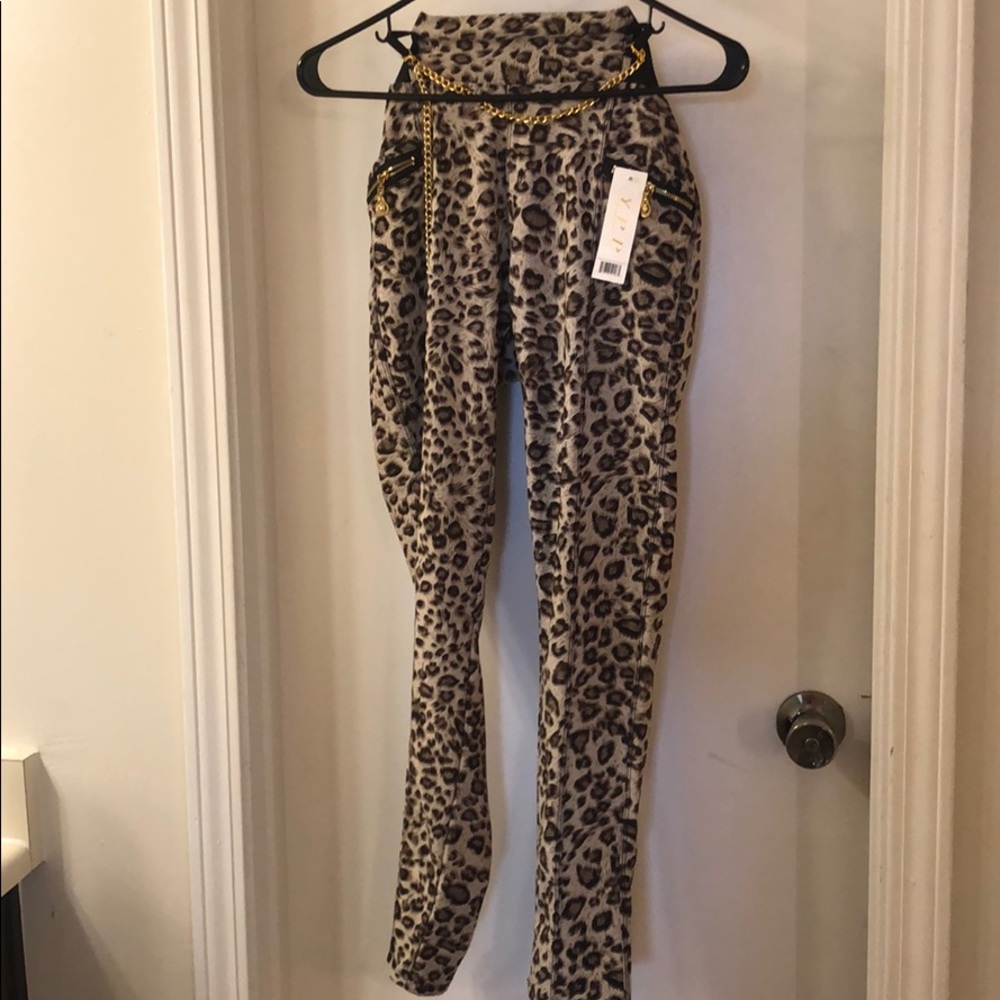 Leopard stretchy pants with gold chain